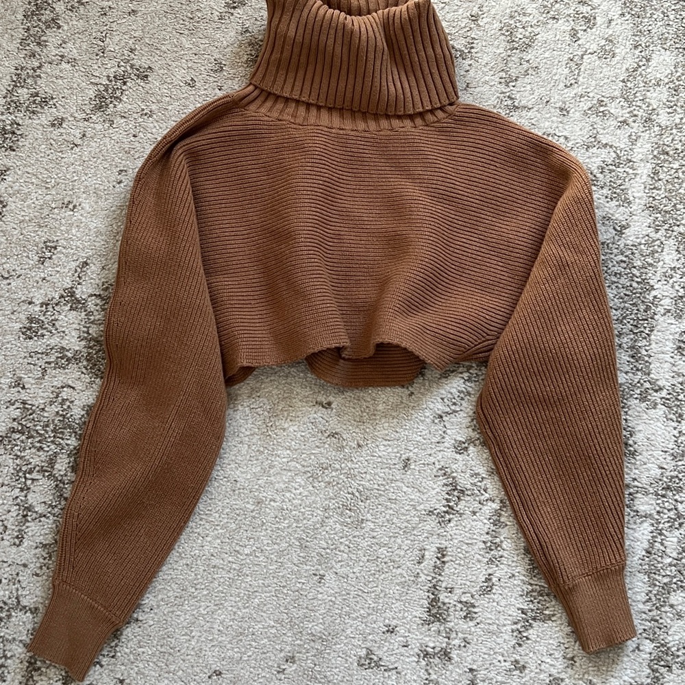 Lovers & Friends ultra cropped sweater